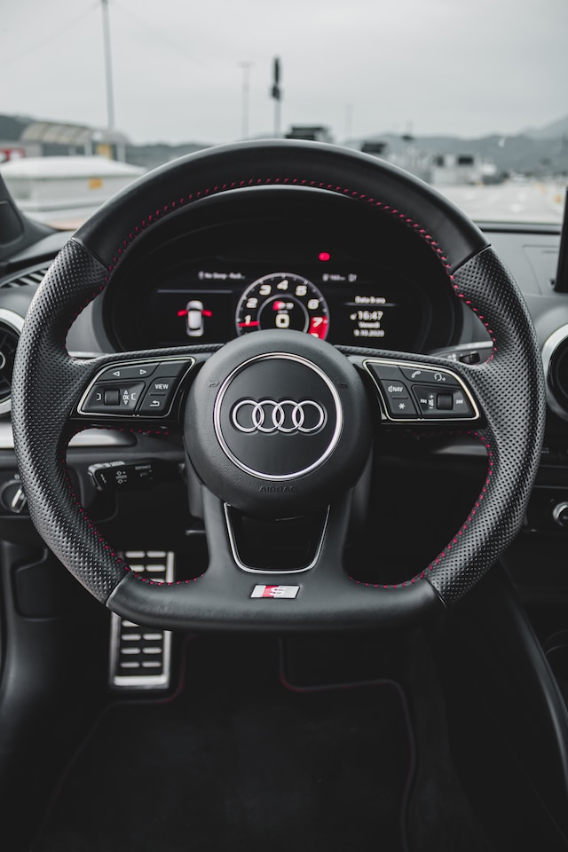 Audi-steering